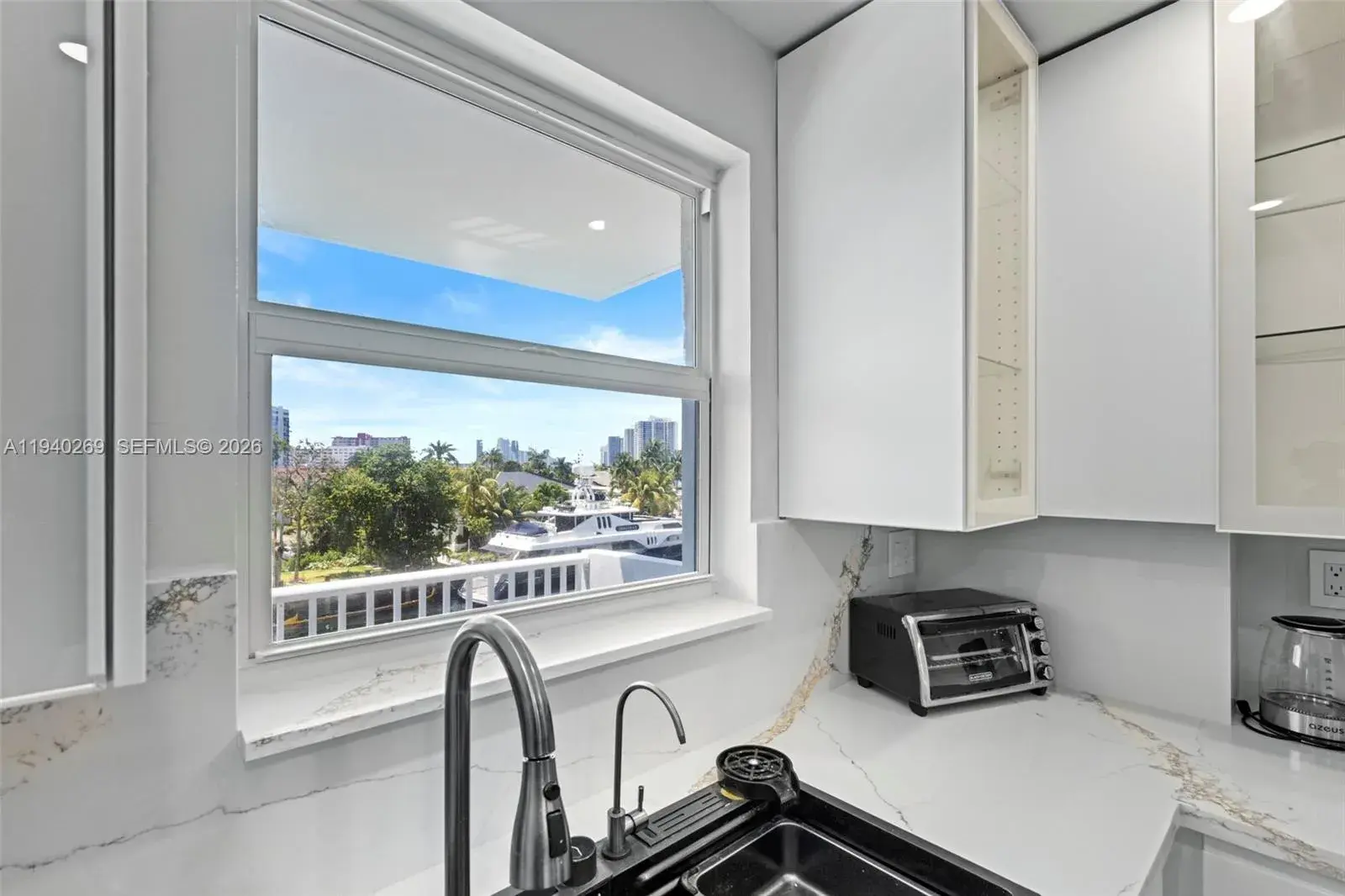 137 Golden Isles Dr # 305, Hallandale Beach FL 33009