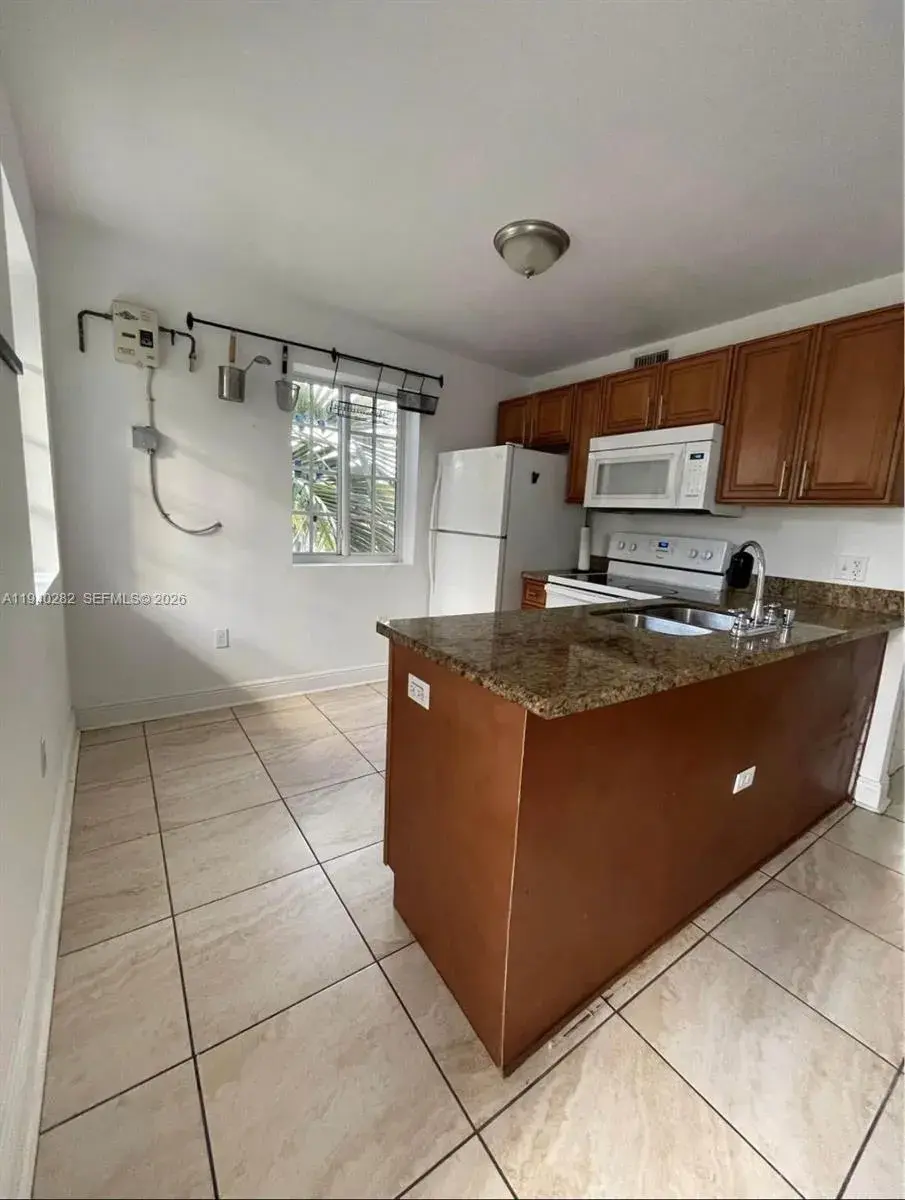 210 NW 16th St, Miami FL 33136