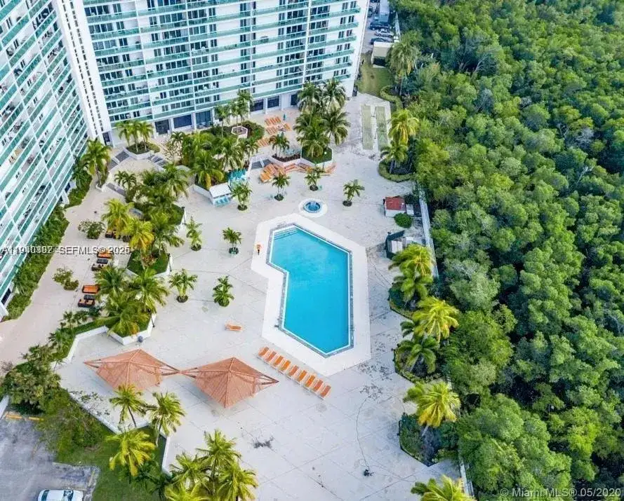 100 Bayview Dr # 1012, Sunny Isles Beach FL 33160 photo 3