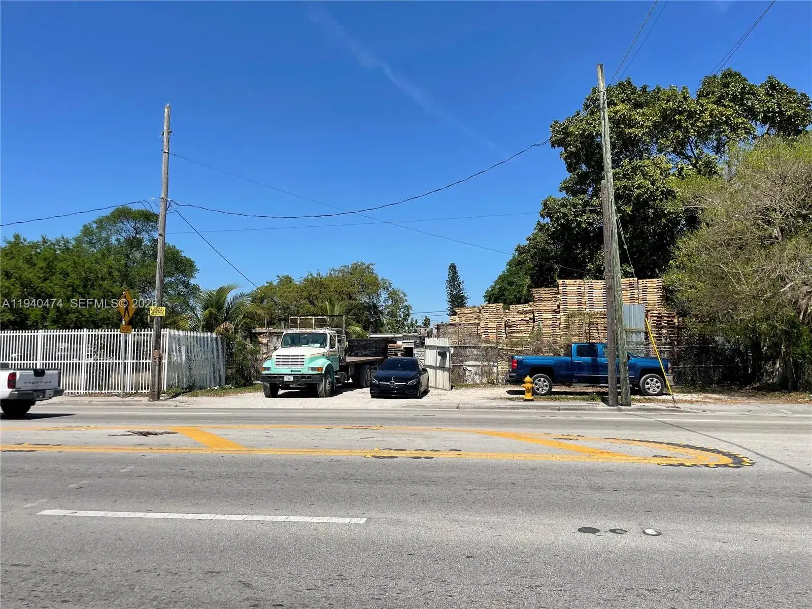 3021 NW 54th St, Miami FL 33142 photo 2