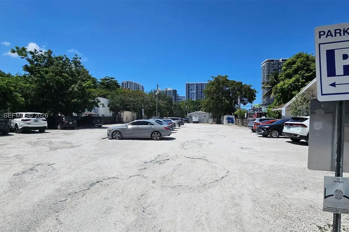 190 NE 26th St, Miami FL 33137