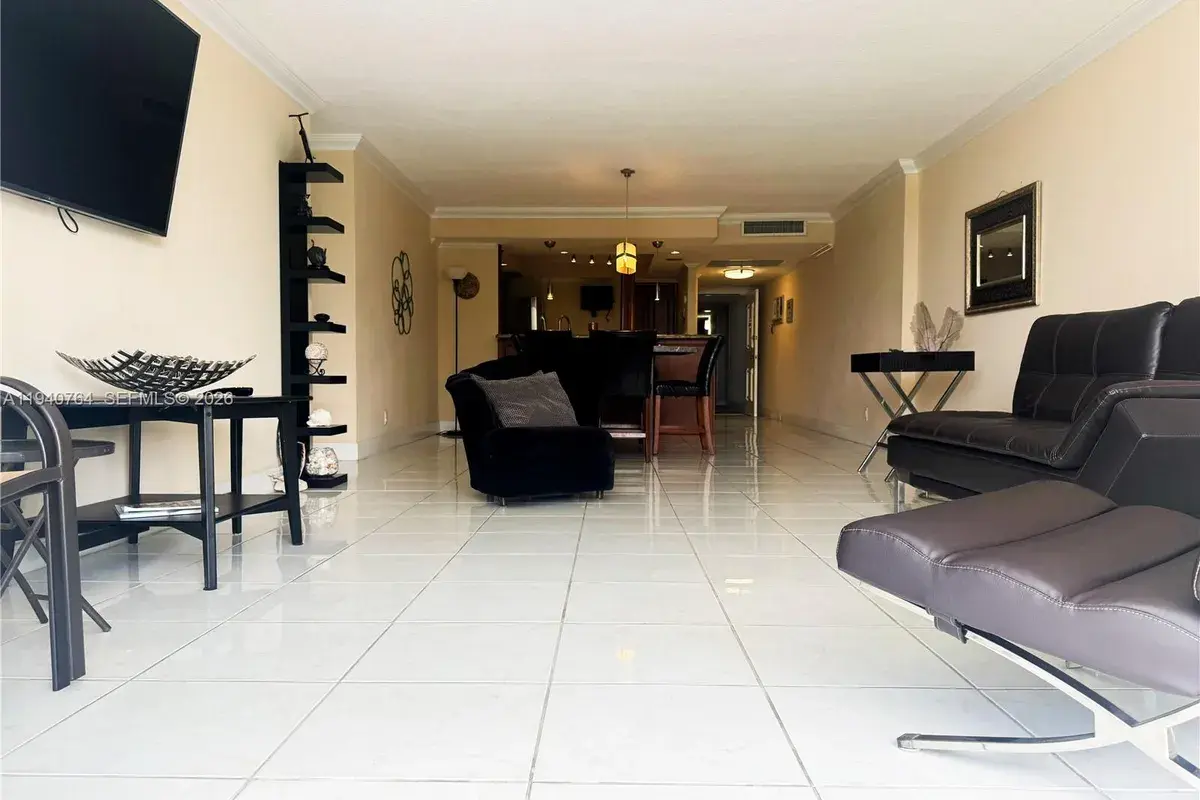 3140 S Ocean Dr # 210, Hallandale Beach FL 33009