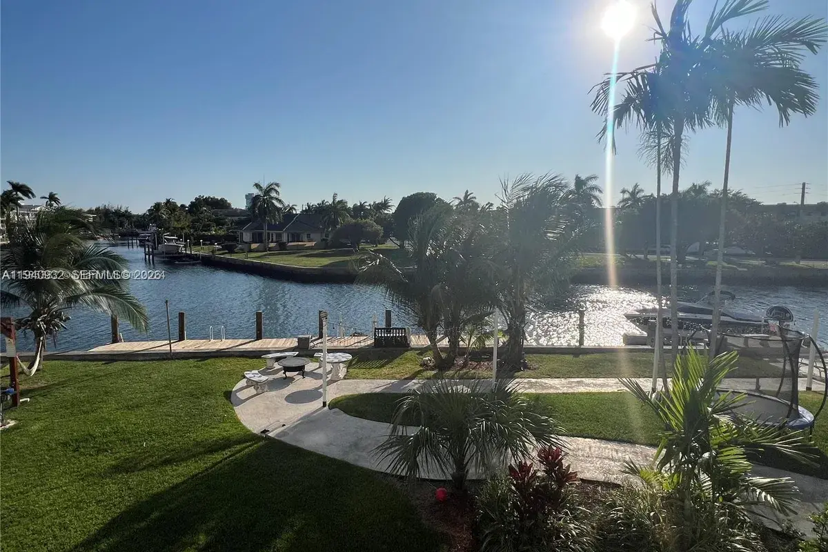455 GOLDEN ISLE # 207, Hallandale Beach FL 33009