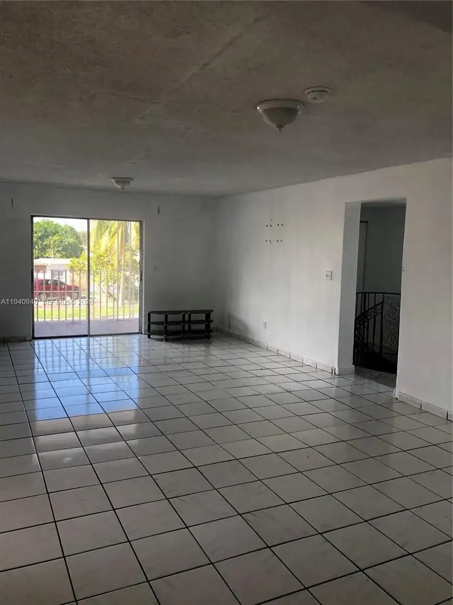 992 E 18th St, Hialeah FL 33013 photo 3