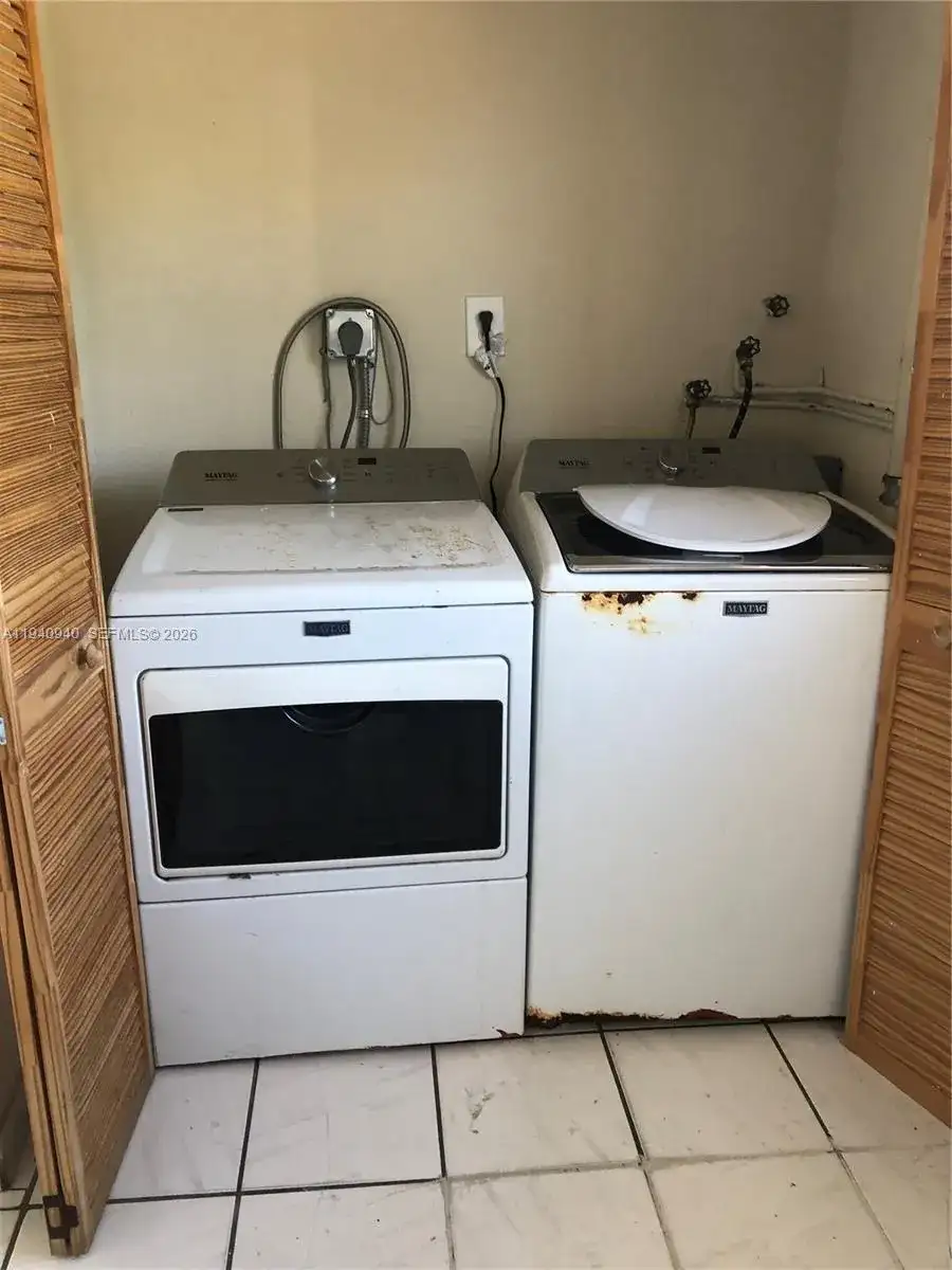 992 E 18th St, Hialeah FL 33013 photo 5