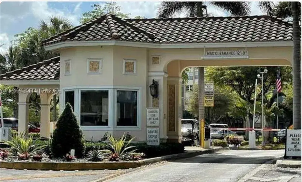 1400 St Charles Pl # 524, Pembroke Pines FL 33026