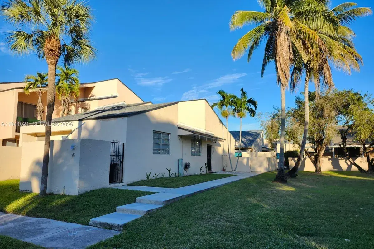 9195 Fontainebleau Blvd # 6, Miami FL 33172