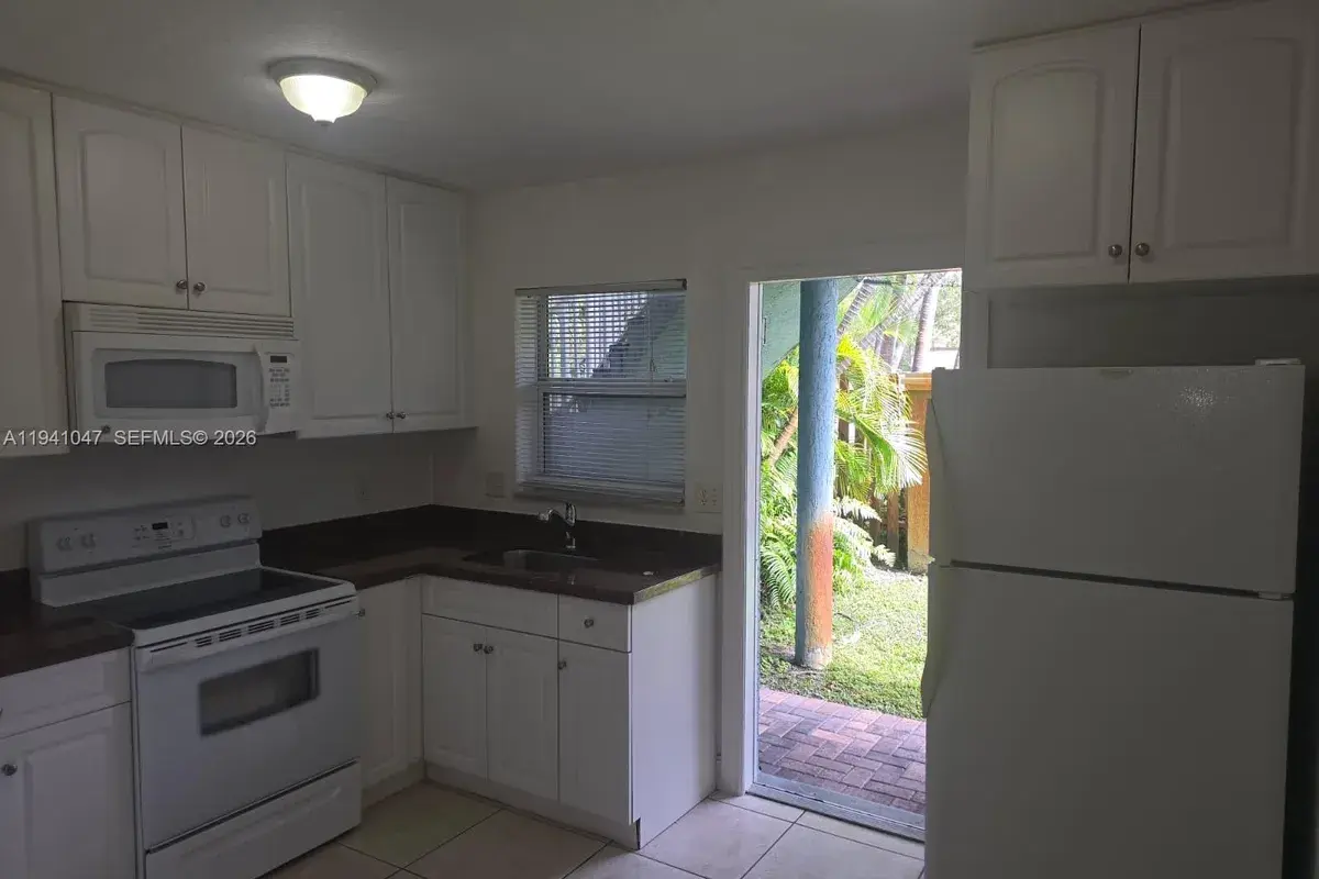3260 NE 19th AVE Apt 2, Hollywood FL 33306