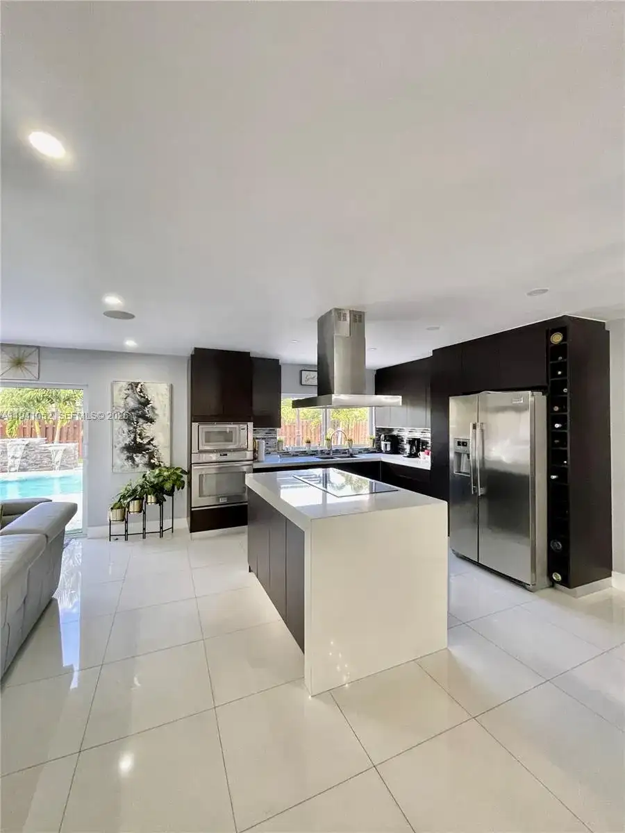 6901 NW 82nd Ct, Tamarac FL 33321 photo 3