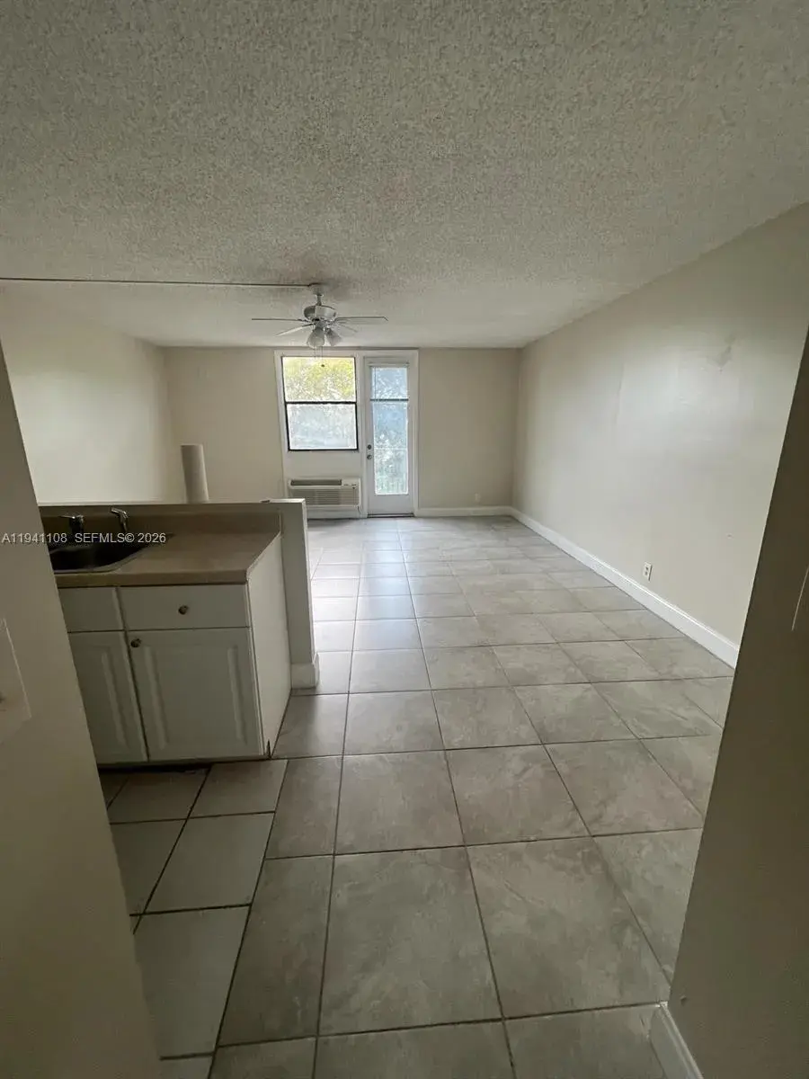 2701 Riverside Dr # B, Coral Springs FL 33065