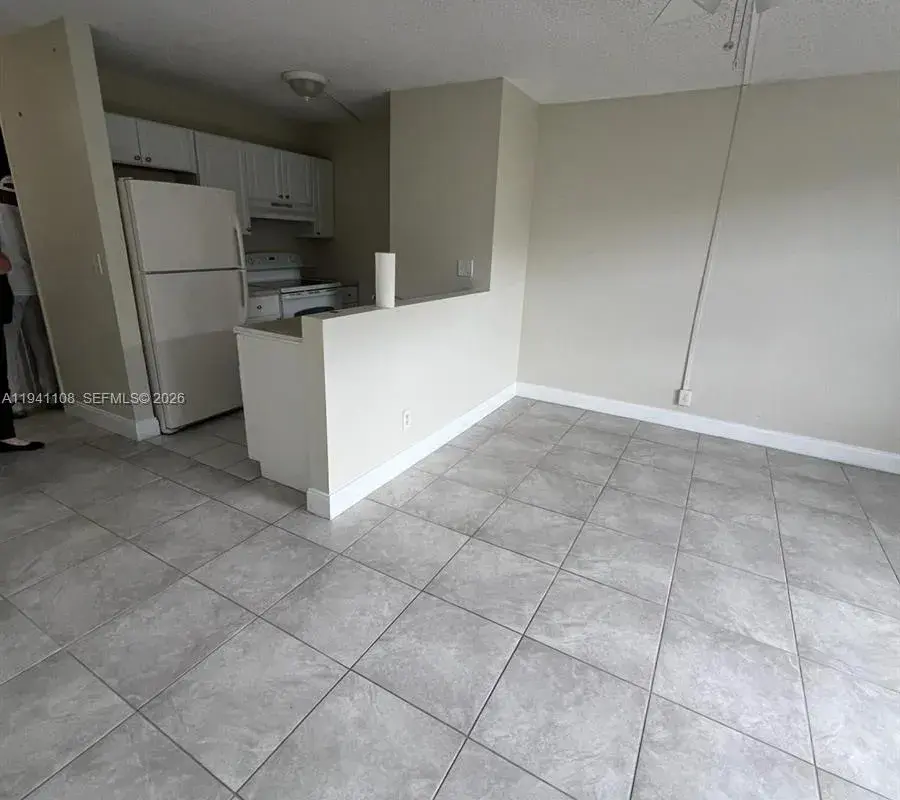 2701 Riverside Dr # B, Coral Springs FL 33065