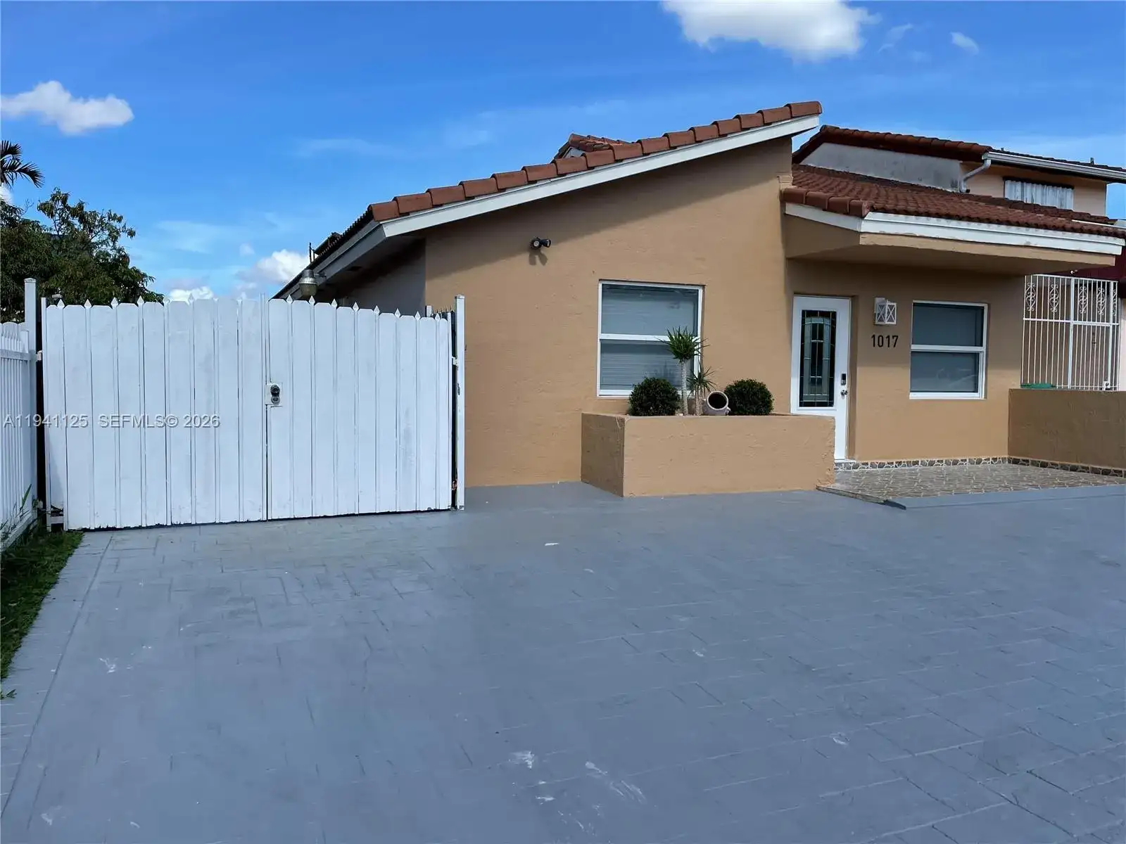 1017 SW 124th Ct, Miami FL 33184 photo 2