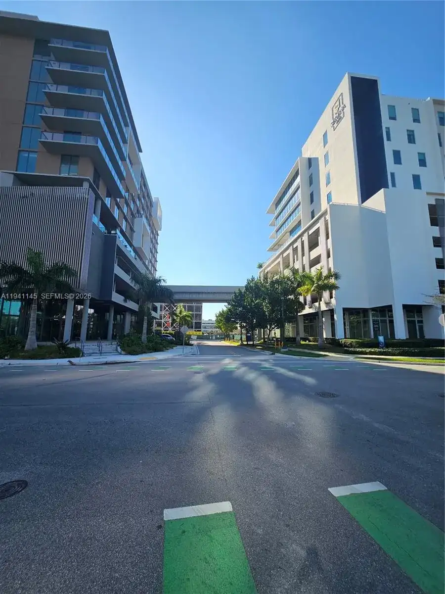 2820 NE 214 st UNIT 5, Aventura FL 33180 photo 2