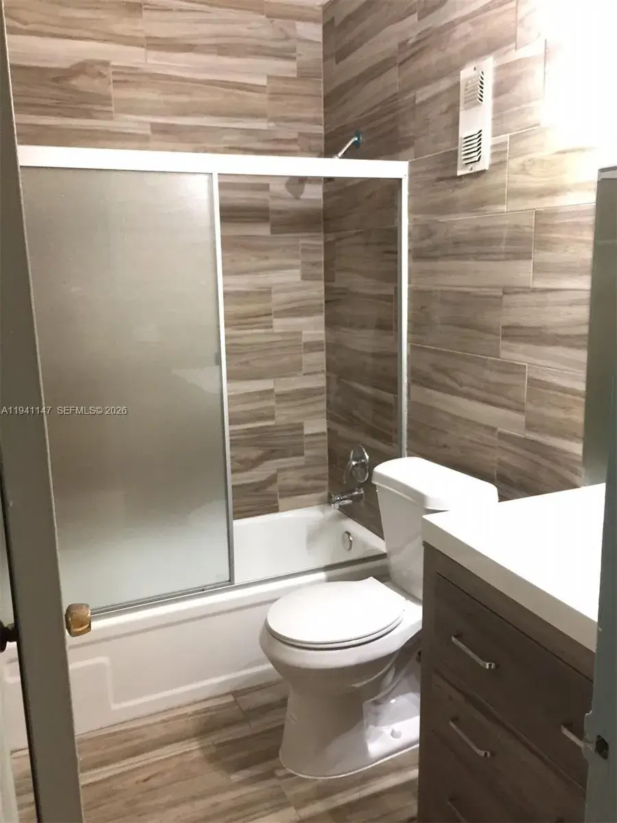 5505 NW 7th St # W406, Miami FL 33126 photo 5