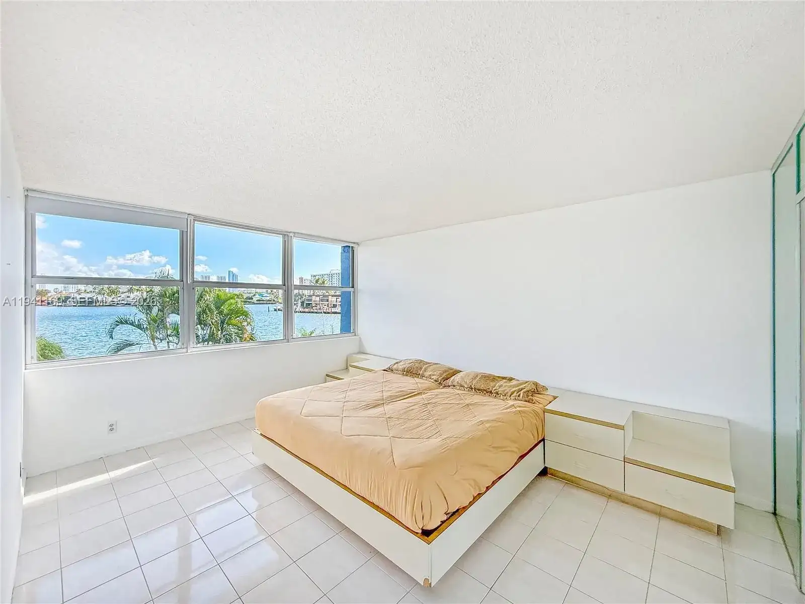 16570 NE 26th Ave # 2J, North Miami Beach FL 33160 photo 4