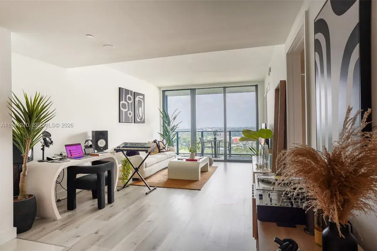 121 NE 34th St # 2711, Miami FL 33137