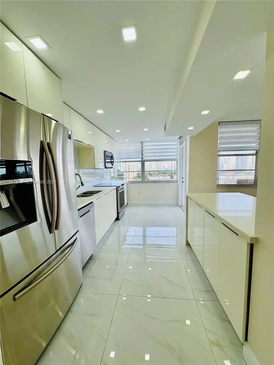 18041 Biscayne Blvd *BOAT SLIP & UNIT* # 1605, Aventura FL 33160 photo 2