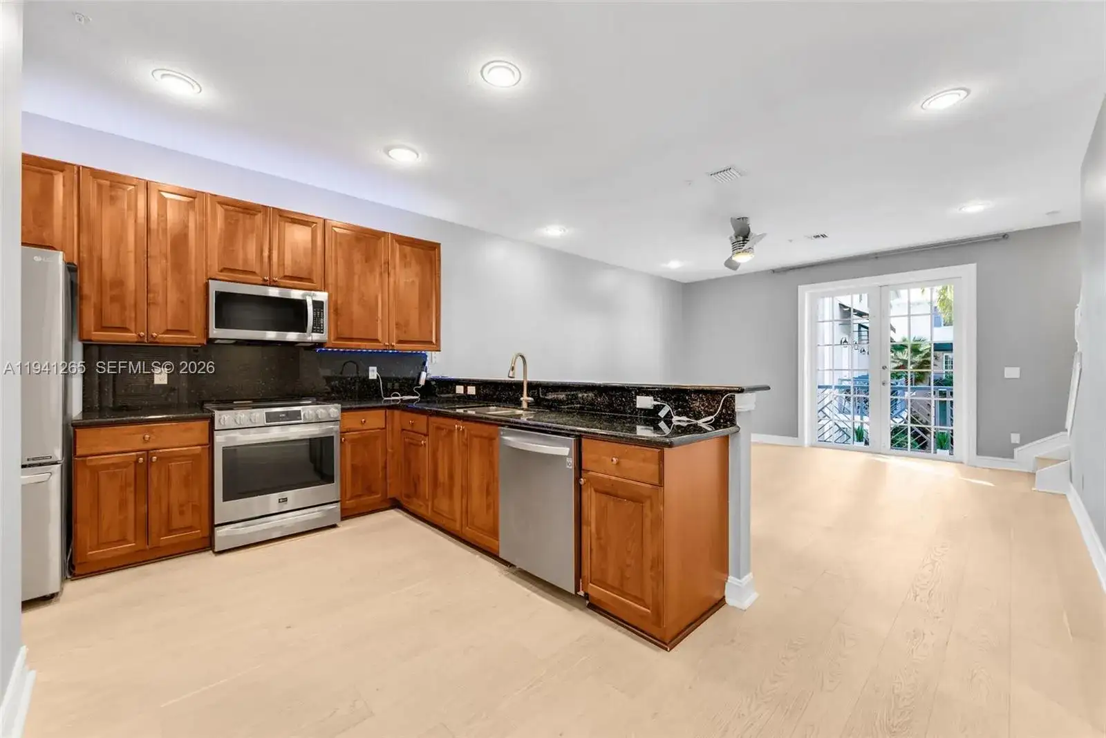 2249 NE 9th Ave, Wilton Manors FL 33305 photo 3