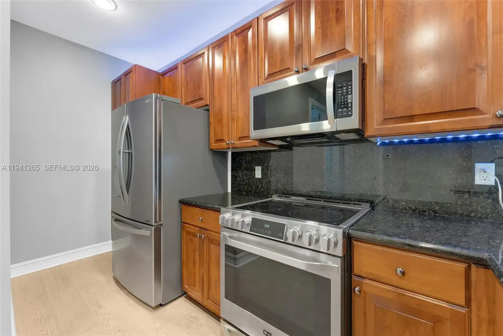 2249 NE 9th Ave, Wilton Manors FL 33305 photo 4
