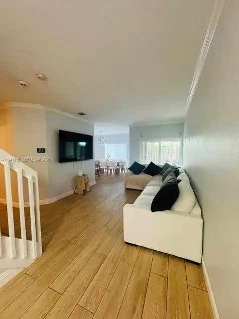 10919 NW 67th Ter, Doral FL 33178 photo 2