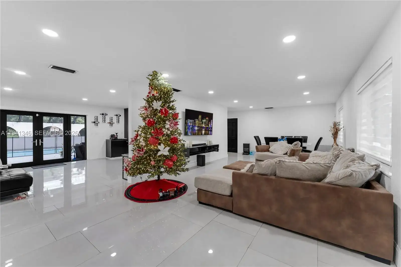 551 SW 127th Ave, Miami FL 33184 photo 3