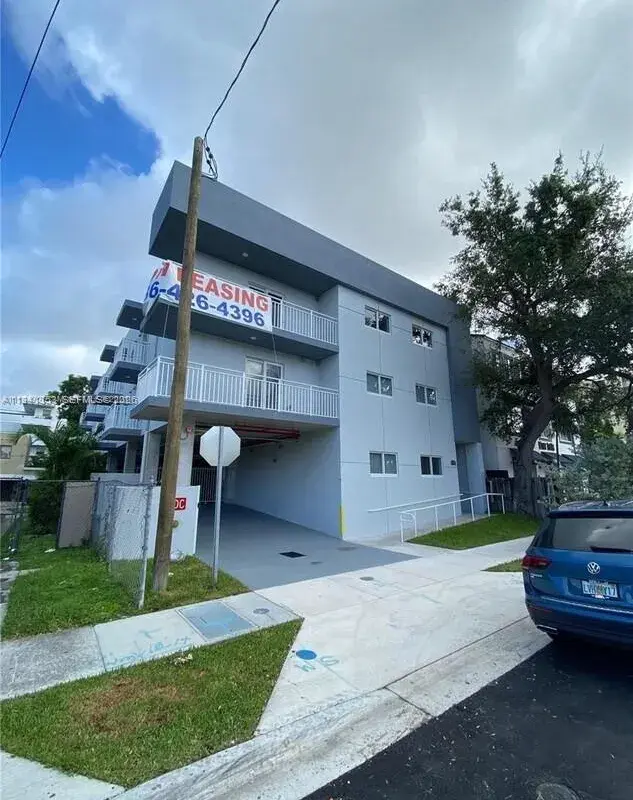 1029 NW 3rd St, Miami FL 33128