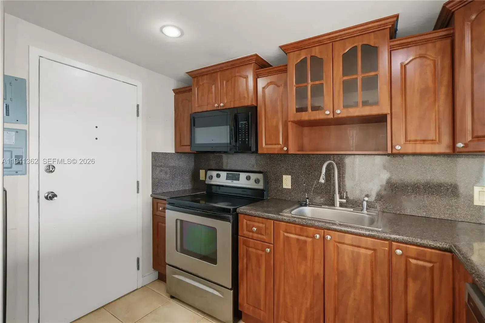 437 Golden Isles Dr # 4D, Hallandale Beach FL 33009 photo 3