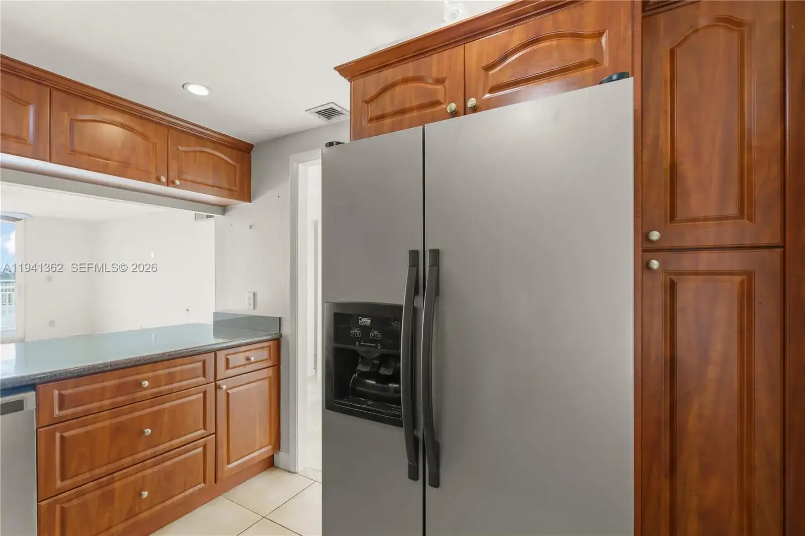 437 Golden Isles Dr # 4D, Hallandale Beach FL 33009 photo 4
