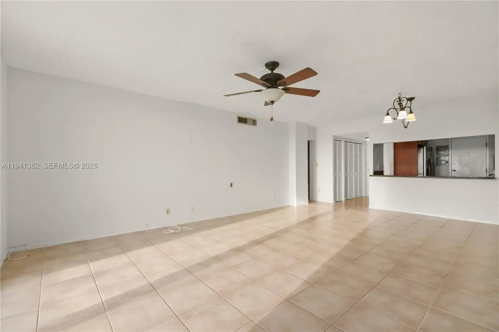 437 Golden Isles Dr # 4D, Hallandale Beach FL 33009 photo 5