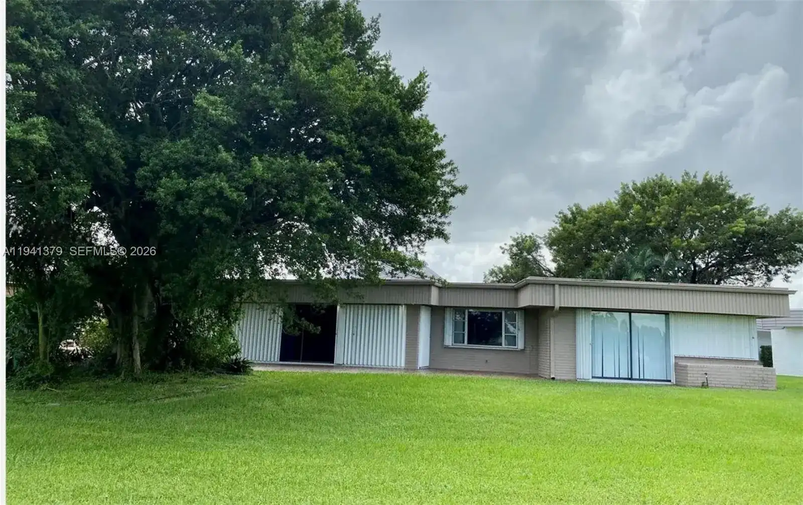 6105 Royal Poinciana Ln, Tamarac FL 33319 photo 2