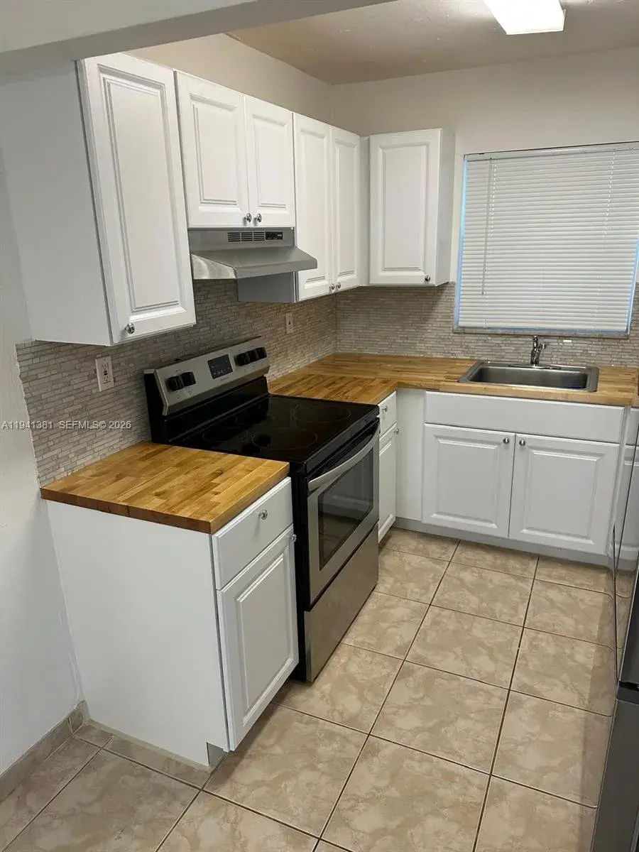 400 SE 3rd Ave # 107, Hallandale Beach FL 33009