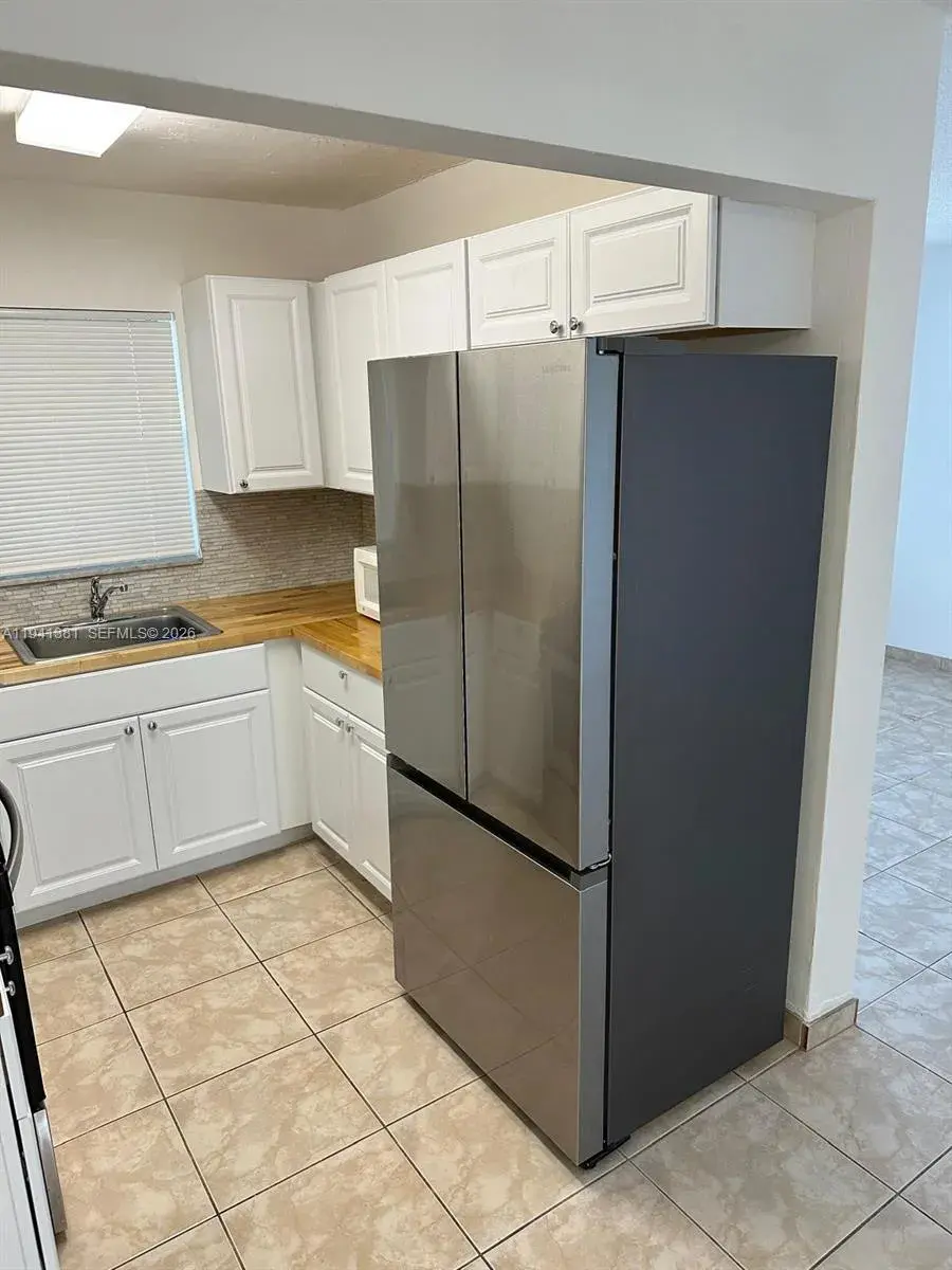 400 SE 3rd Ave # 107, Hallandale Beach FL 33009