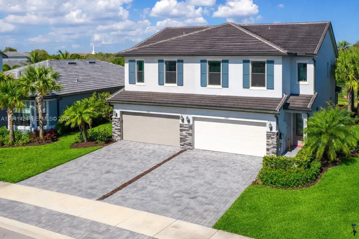 2343 Rollingwood Ct, Oakland Park FL 33309