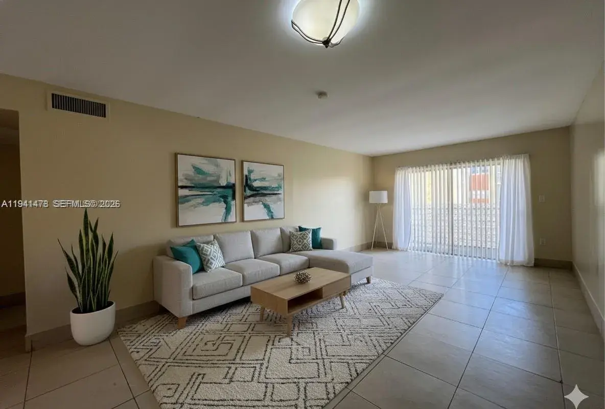 3700 NW 21st St # 304, Lauderdale Lakes FL 33311