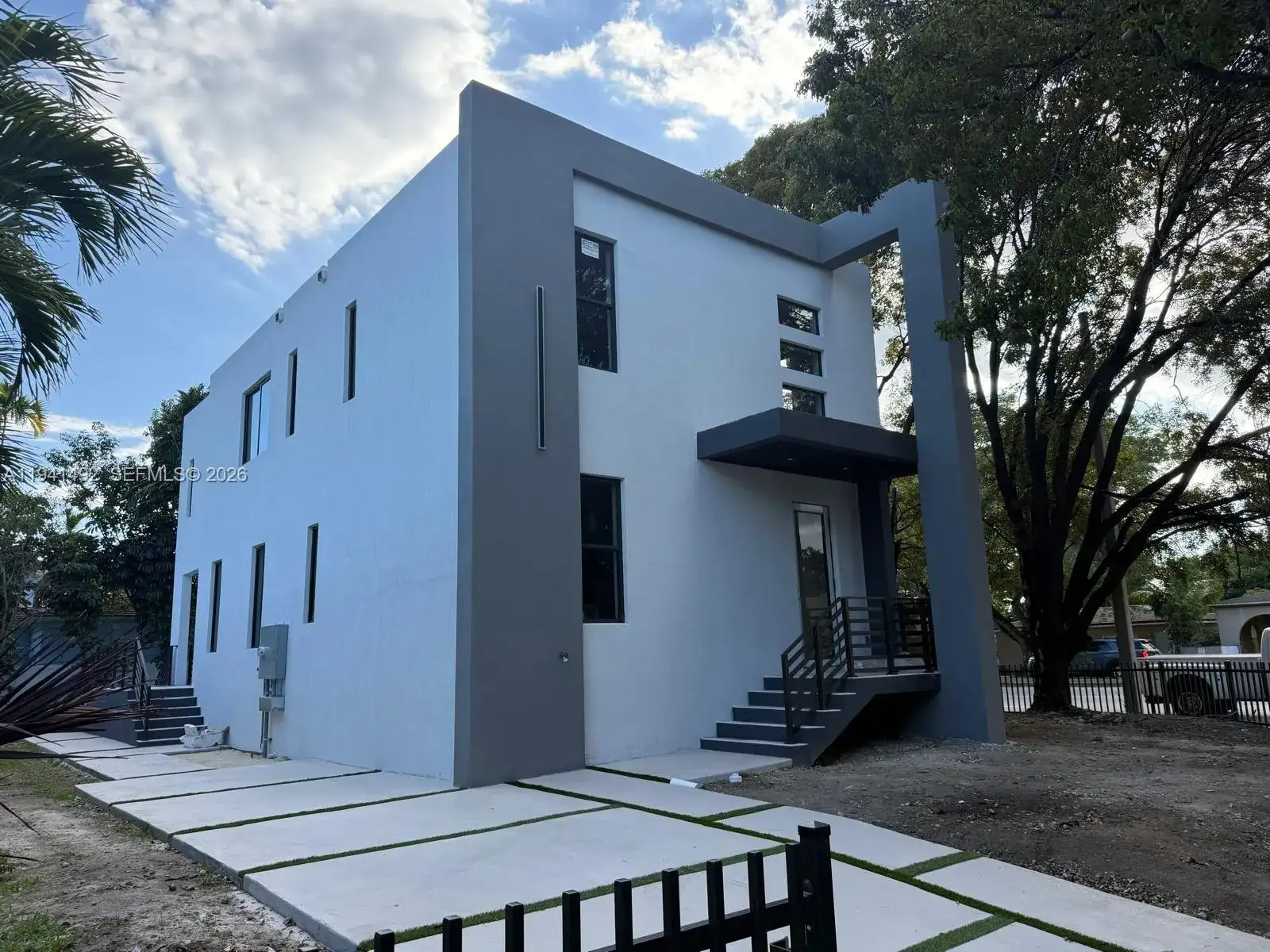1644 NW 8th Ter, Miami FL 33125 photo 3