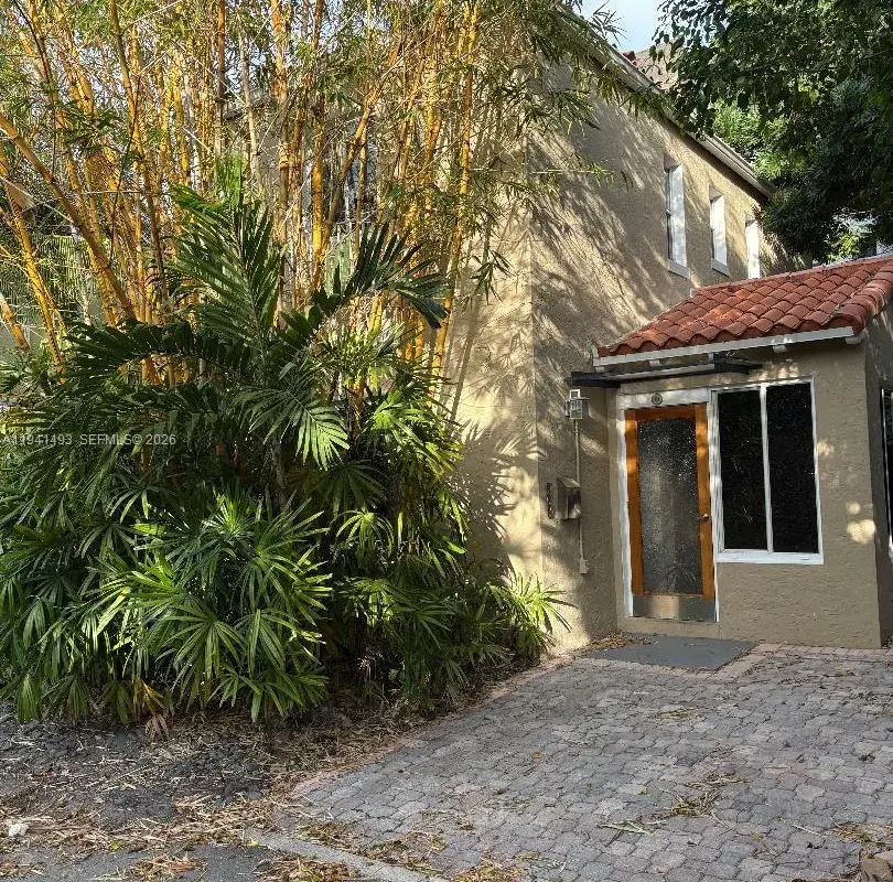 329 W 28th St, Miami Beach FL 33140