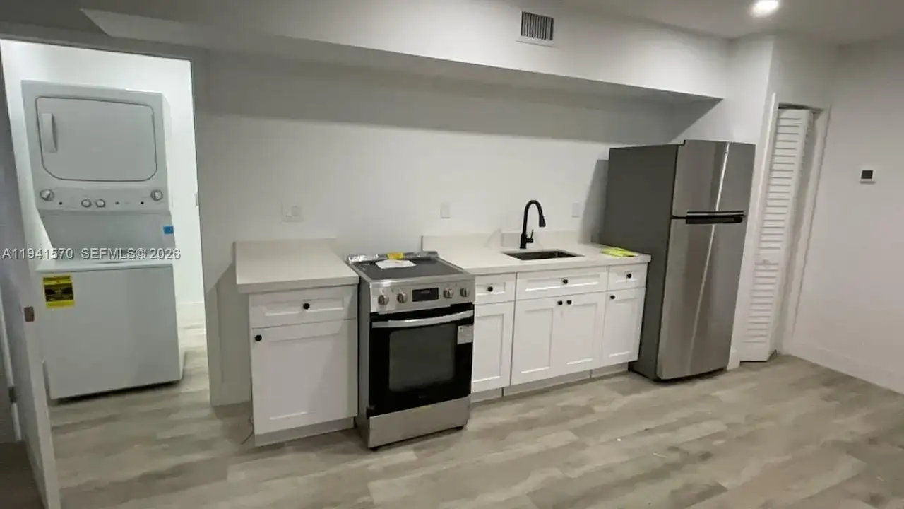 3034 NW 14th Ave Rear, Miami FL 33142 photo 2