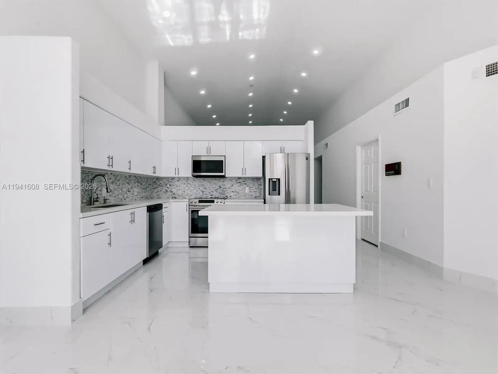 8714 NW 153rd Ter, Miami Lakes FL 33018 photo 2
