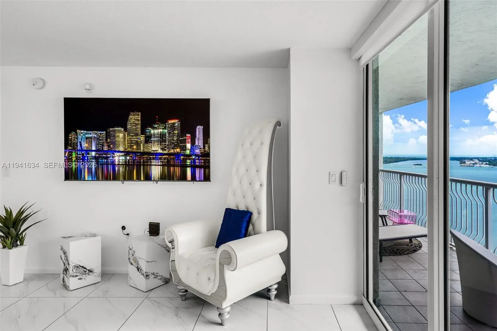 1200 Brickell Bay Dr # 2807, Miami FL 33131