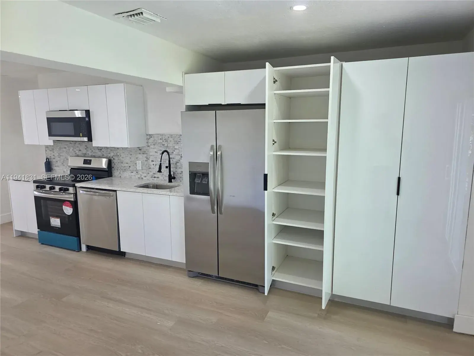 1221 Cleve H Dixon Ave, Riviera Beach FL 33404