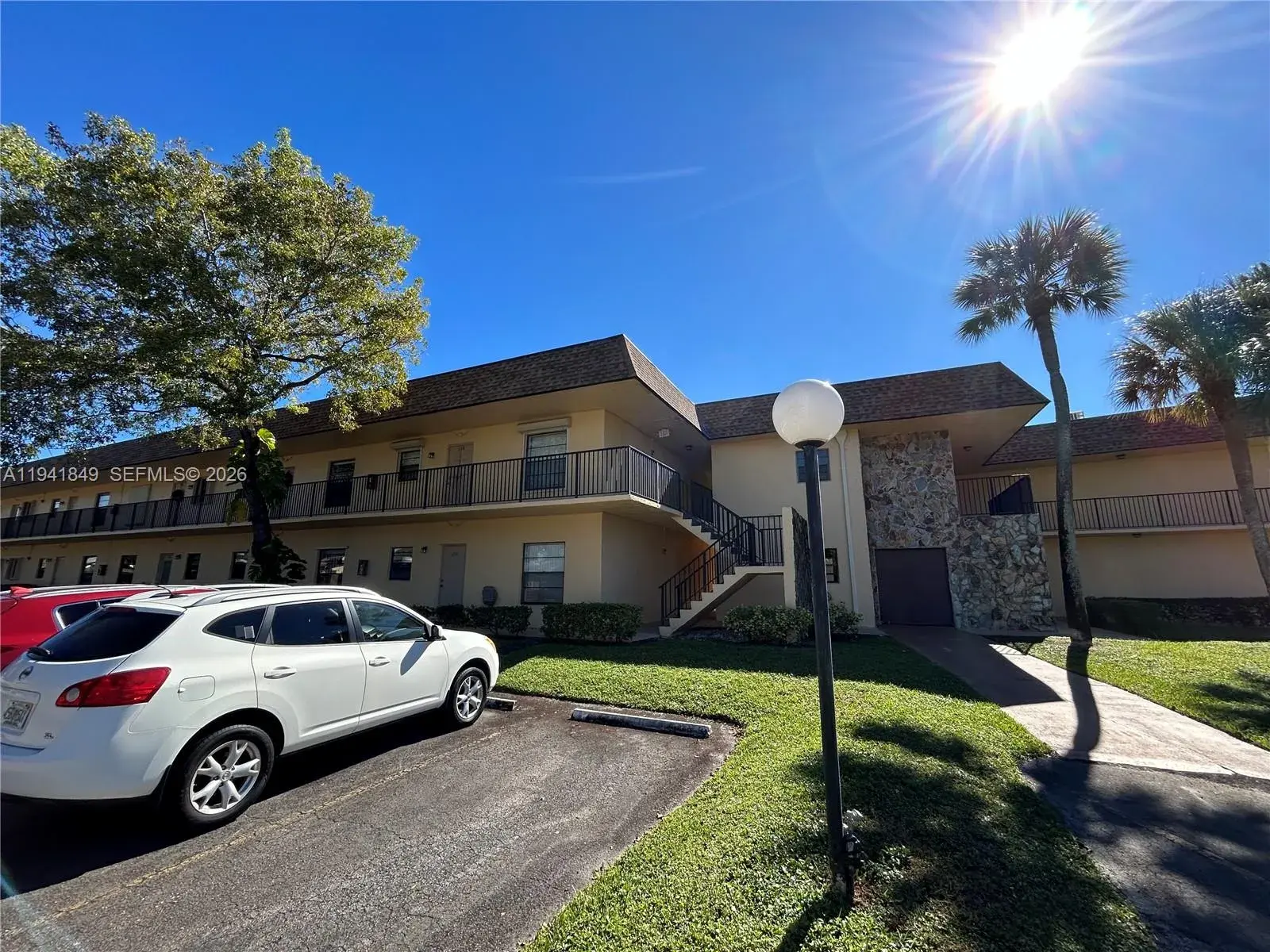 200 Gate Rd # 207, Hollywood FL 33024