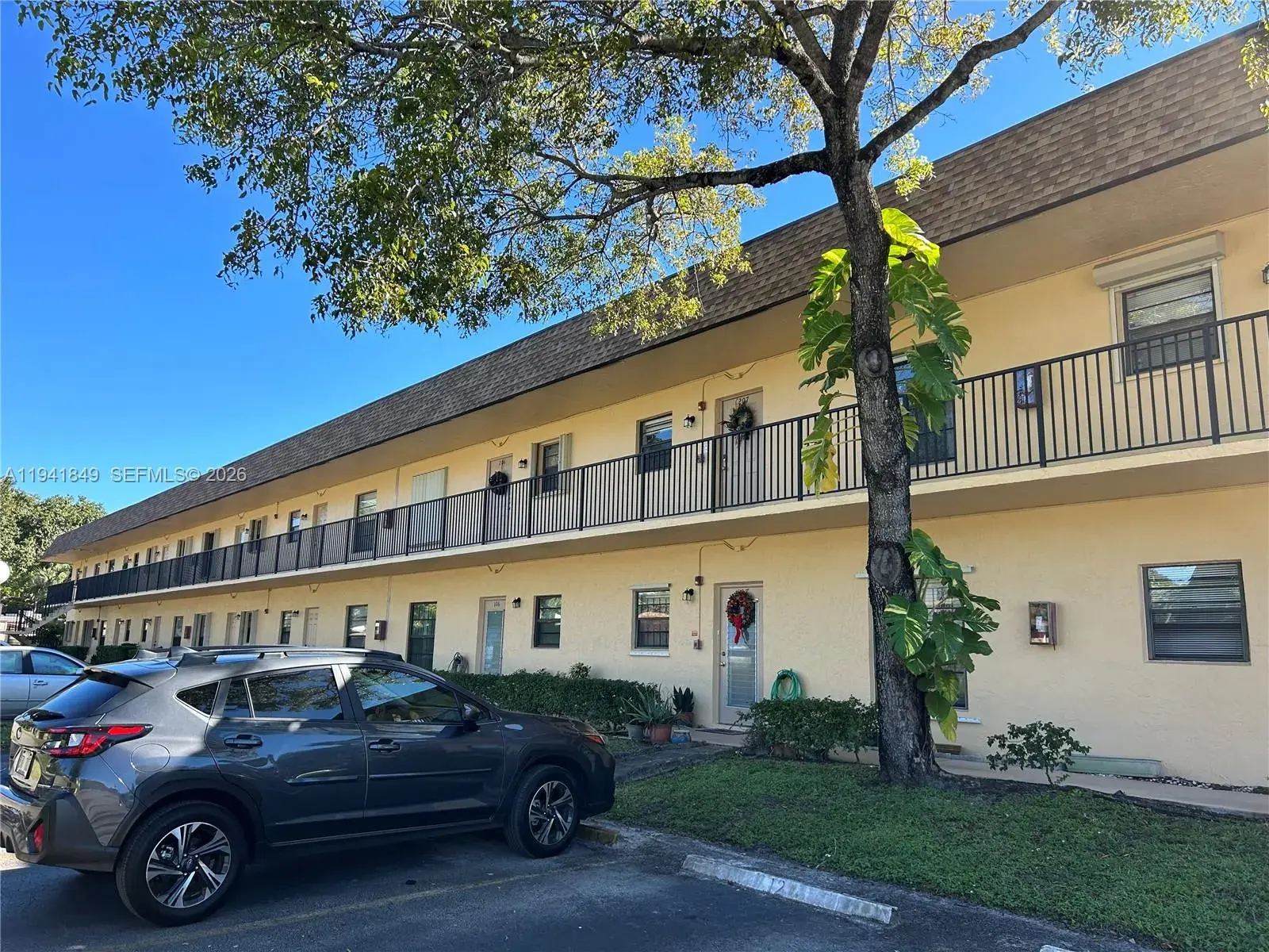 200 Gate Rd # 207, Hollywood FL 33024