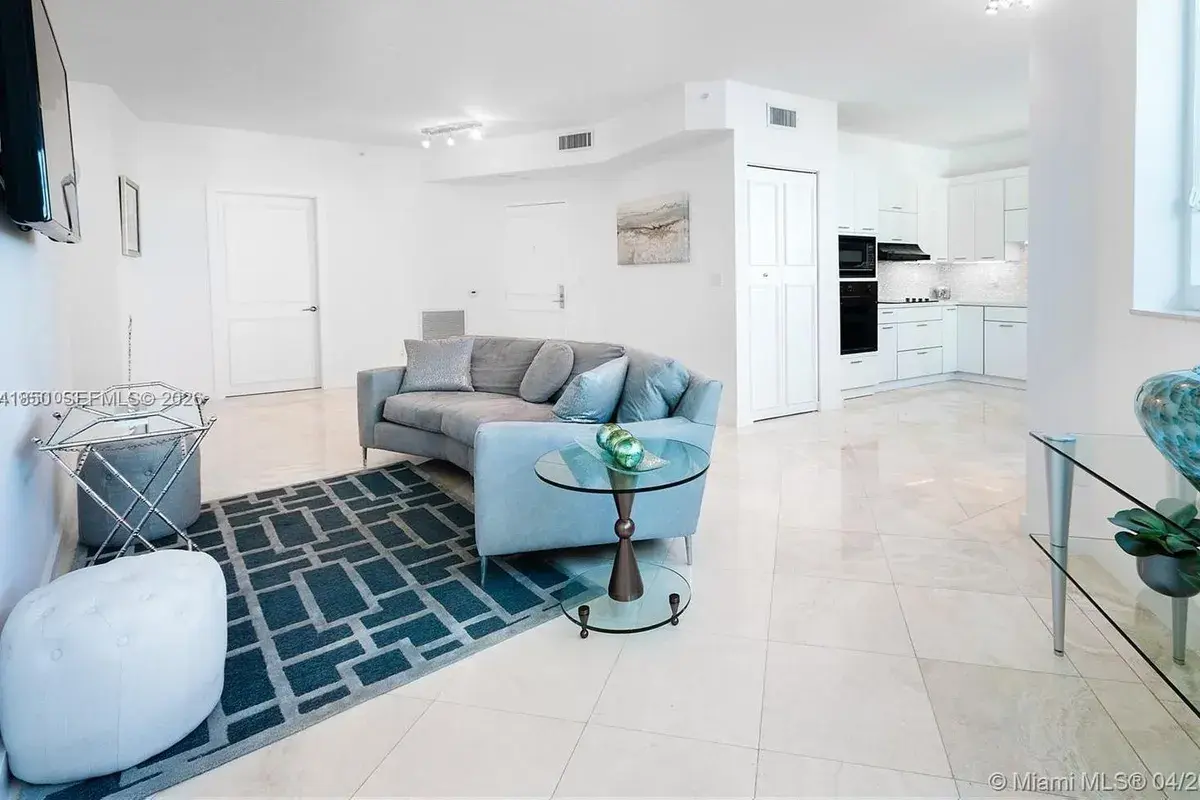 300 S Pointe Dr # 909, Miami Beach FL 33139