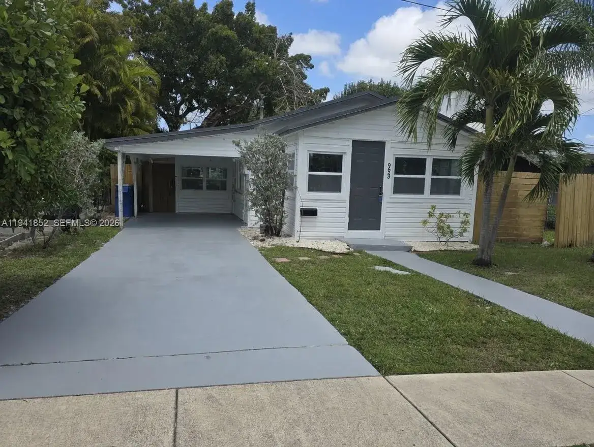 953 NE 37th St, Oakland Park FL 33334