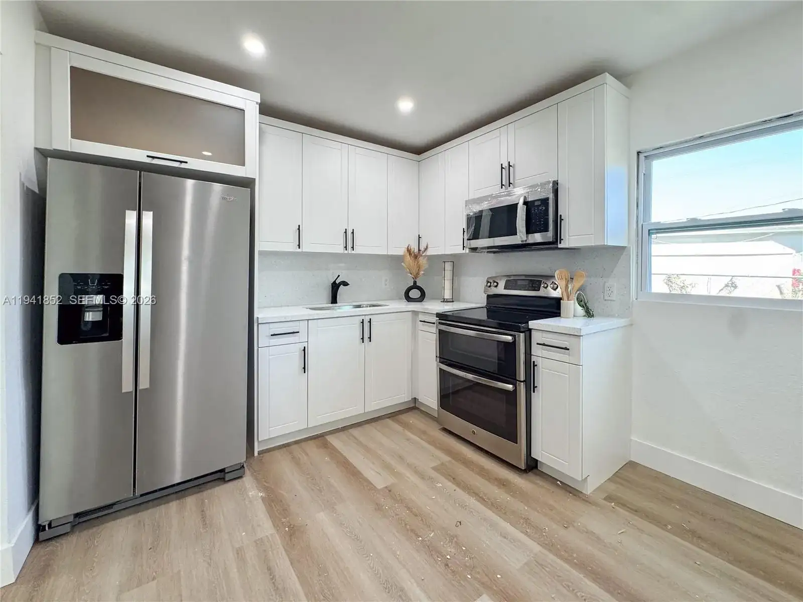 953 NE 37th St, Oakland Park FL 33334 photo 4