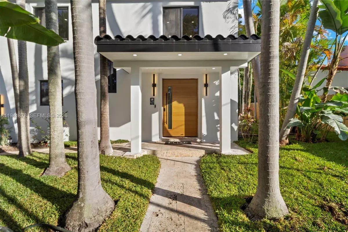 435 W 43rd St, Miami Beach FL 33140