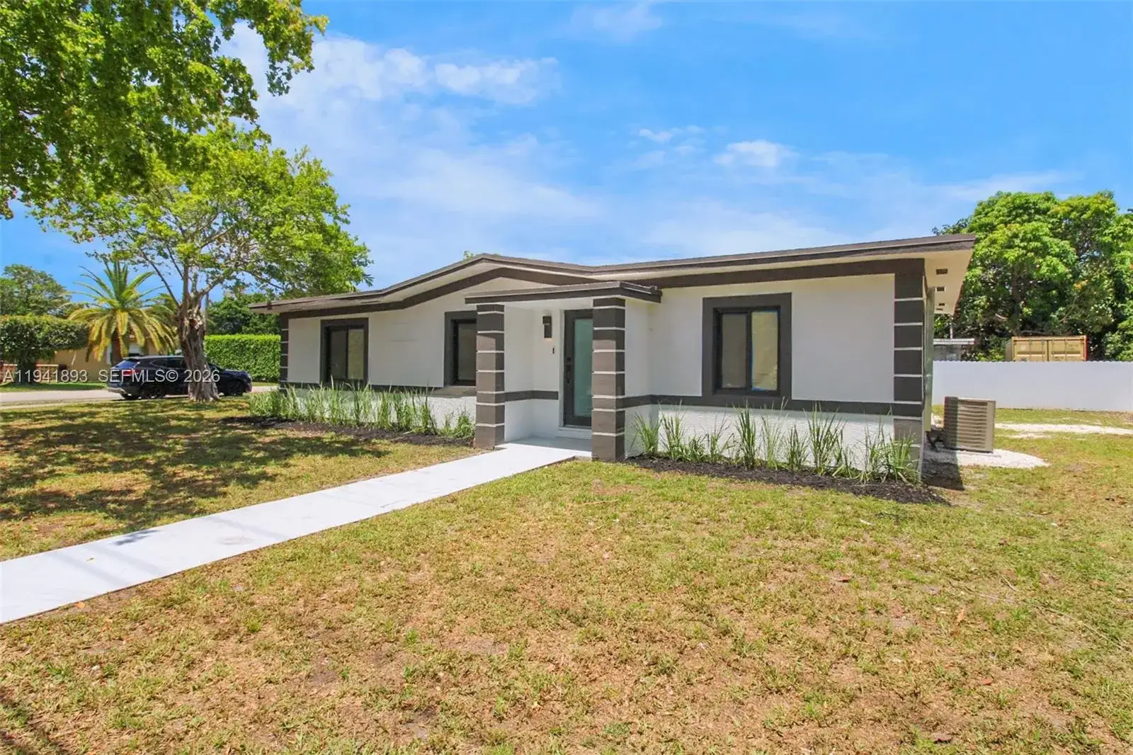 13885 NW 5th Ave, North Miami FL 33168 photo 2
