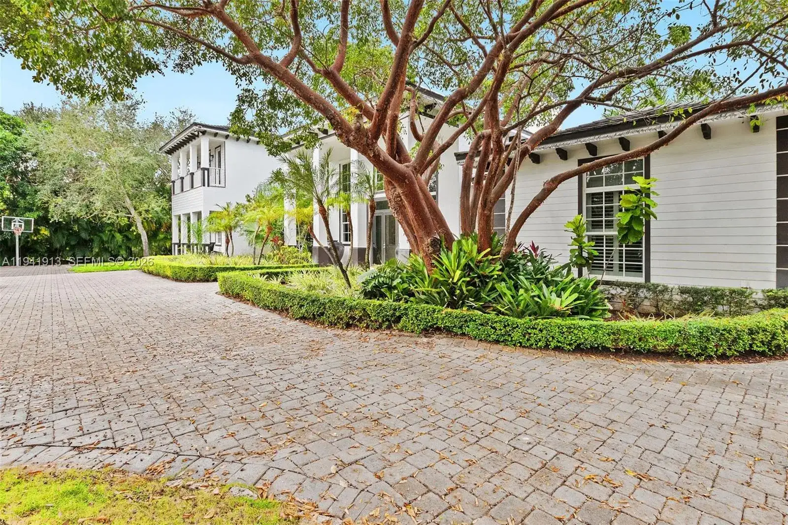 5901 Rolling Road Dr, Pinecrest FL 33156 photo 2