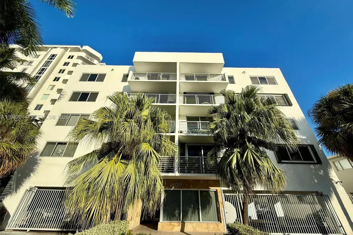 1605 Bay Rd # 407, Miami Beach FL 33139