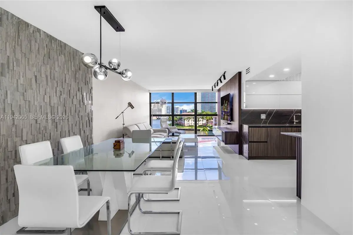 200 Leslie Dr # 524, Hallandale Beach FL 33009